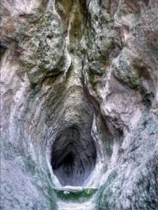 grotte des Rhodopes à Utroba en Bulgarie