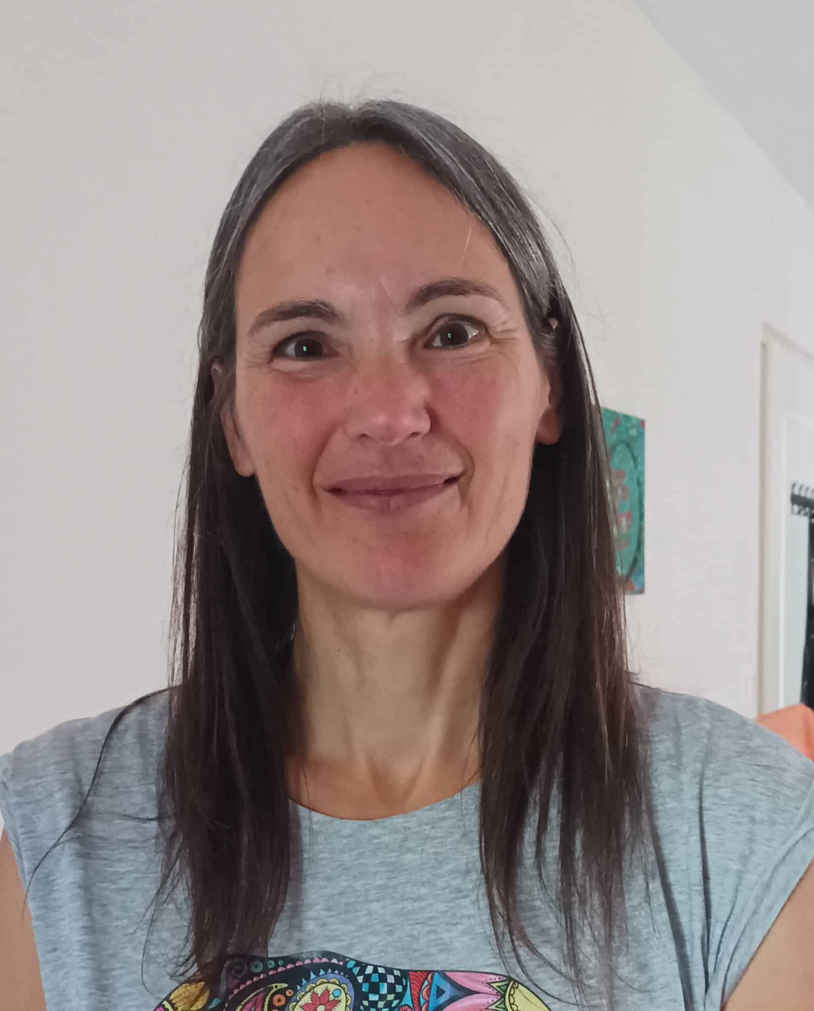 Nelly cheveux lisses 2601